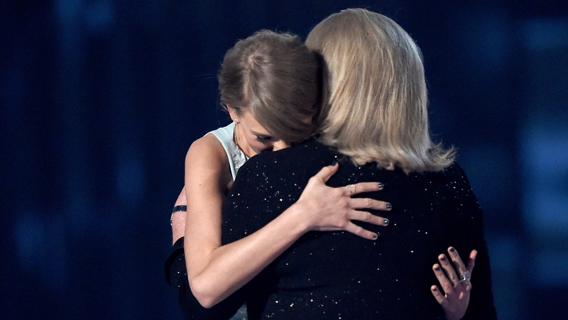 Taylor Swift Says Mother Fighting Cancer Again