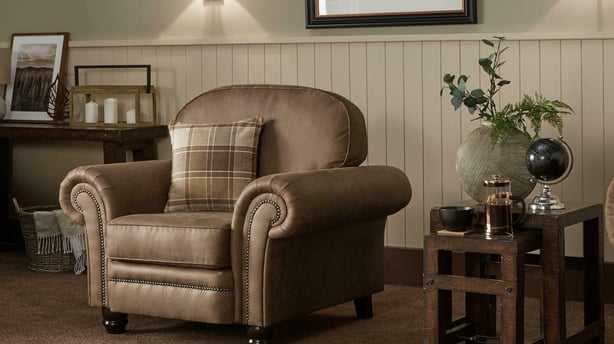 Traditional style rules in a Capricorn home (ScS/PA)