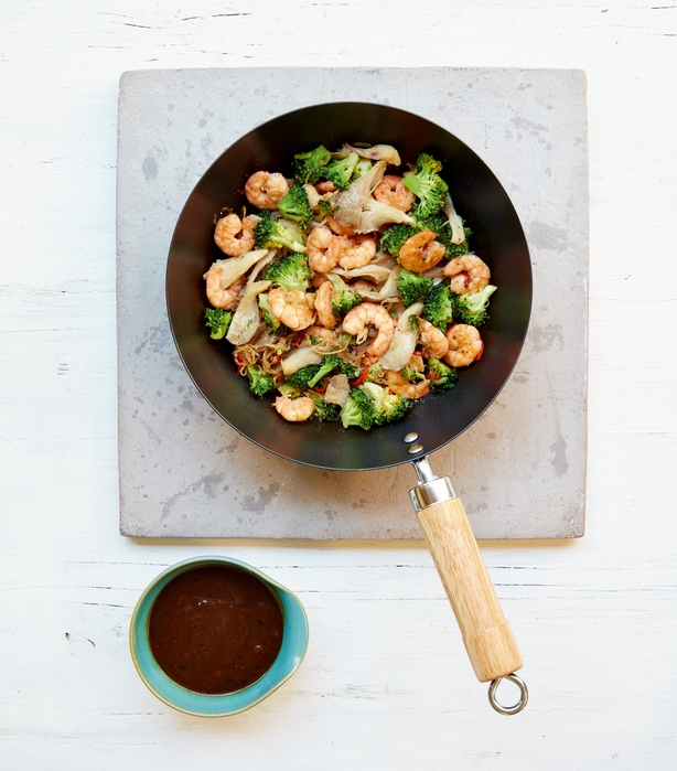 king prawn and broccoli stir fry from Mary Berry Quick Cooking