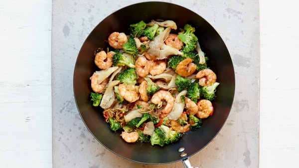 How to make Mary Berry's king prawn and broccoli stir-fry