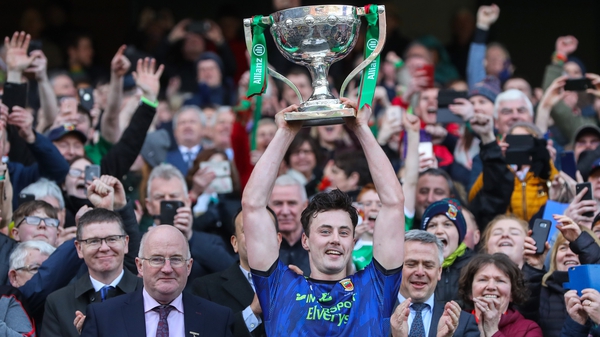 Diarmuid O'Connor lifts the New Ireland Cup