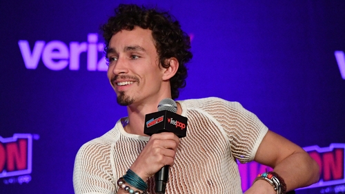 Next photo of Robert Sheehan