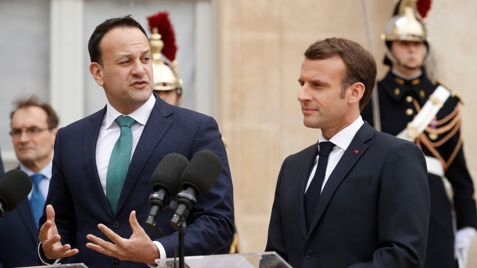 Na ballstáit eile ag aontú le Rialtas na hÉireann - Macron