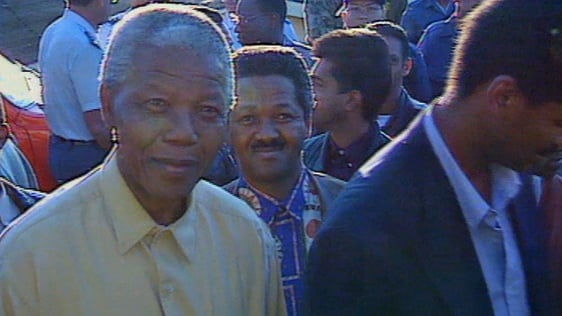 Nelson Mandela Votes (1994)