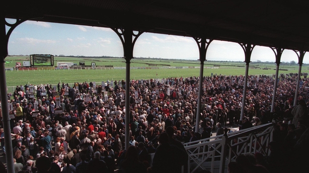 How Many People At Grand National