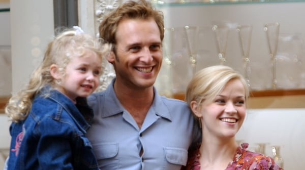 Sweet Home Alabama final scene with Josh Lucas, Reese Witherspoon and child
