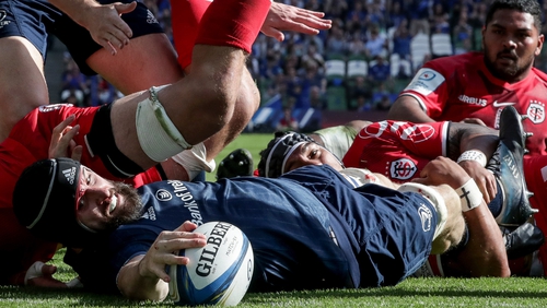 Leinster's Scott Fardy takes his try