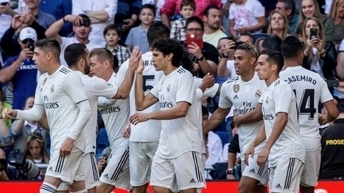 Mariano celebrates with teammates
