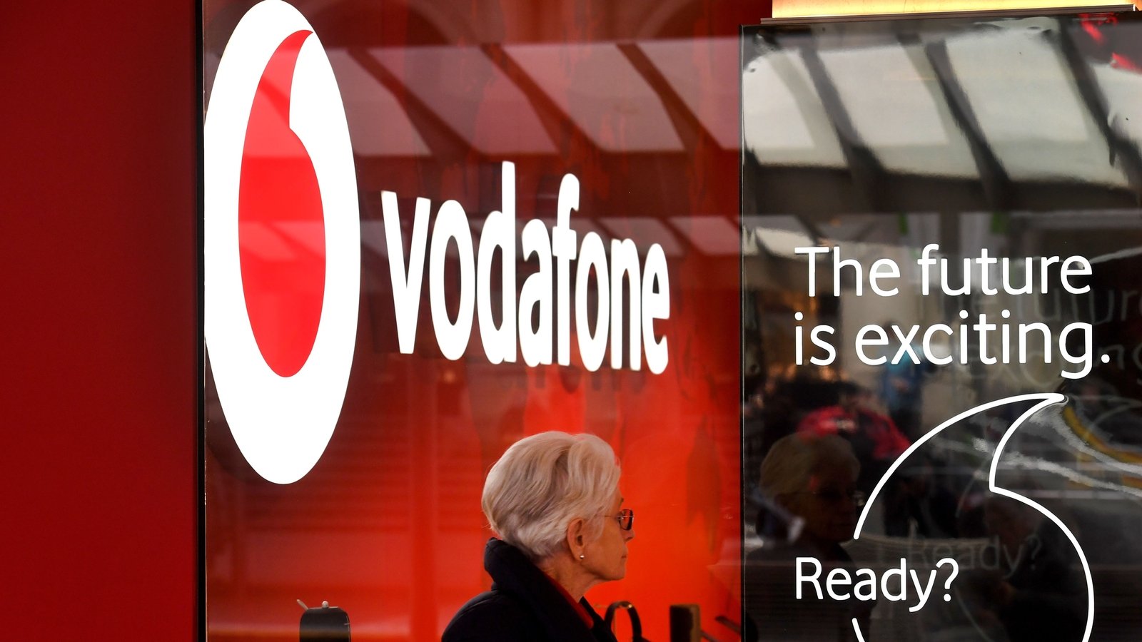 Vodafone tests new network tech in challenge to 'big 3'