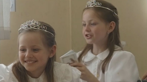 Twin girls in First Communion class, Gaelscoil Uí Fhiaich, Maynooth (2004) Twin girls in First Communion class, Gaelscoil Uí Fhiaich, Maynooth (2004)
