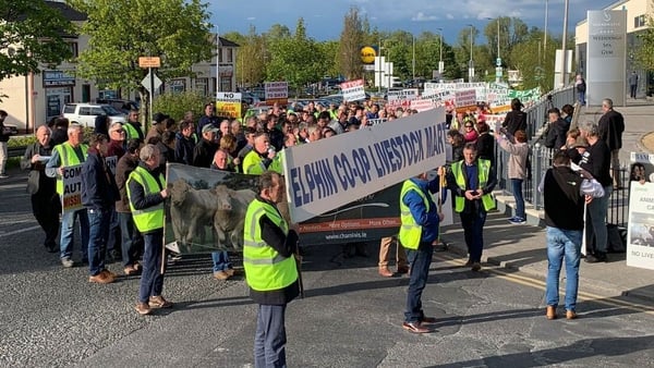 Several hundred members of the Beef Plan Movement protested over beef prices at the meeting