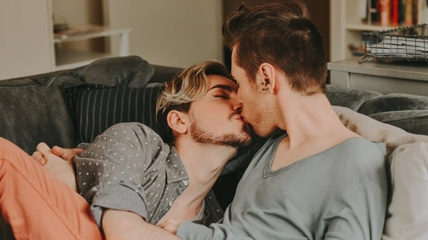 couple kissing