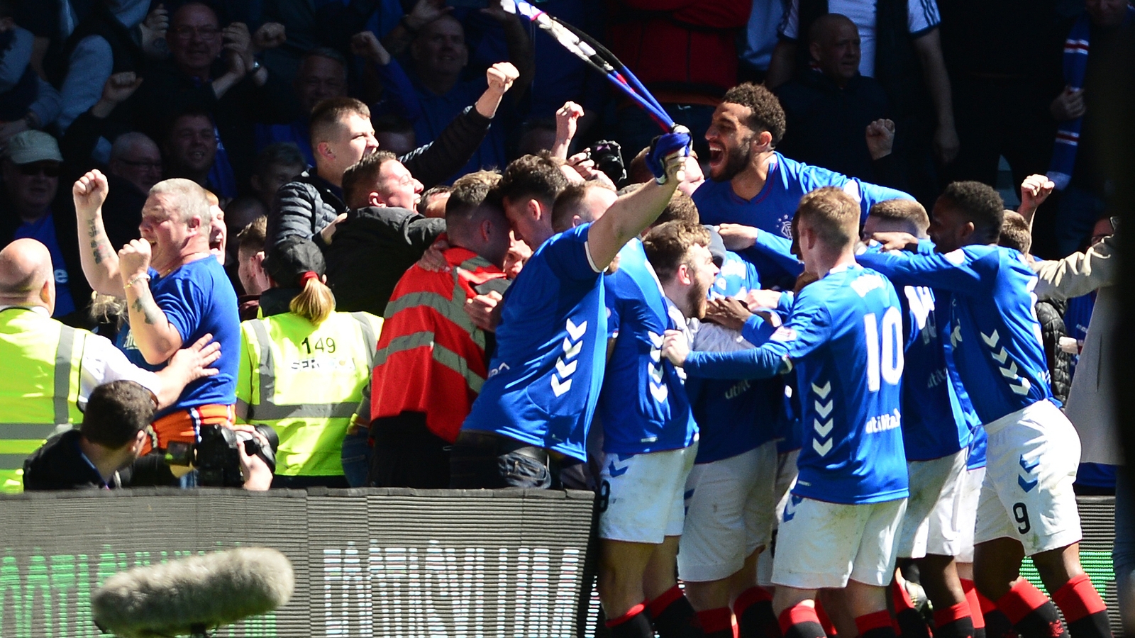 Rangers delight fans with emphatic win over champions