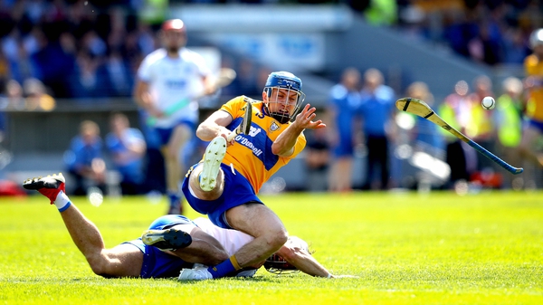 Shane Fives tackles Clare's Shane O'Donnell