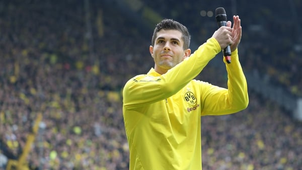 Christian Pulisic says goodbye to the Dortmund fans
