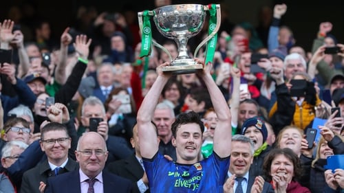 O'Connor lifts the league trophy