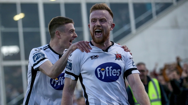 Dundalk stay top after Hoare's late winner