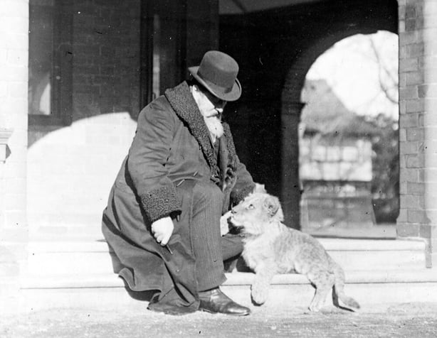 rish doctor Sir Charles Ball and Jerry the lion at Dublin Zoo c. 1907 Photo: National Library of Ireland, CLON1697