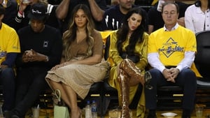 Jay-Z, Beyoncé, Nicole Curran and Joe Jacob at a basketball game on June 5
