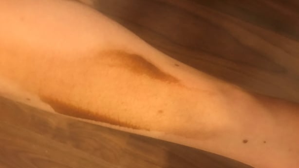 fake tan application