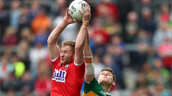 Ruairi Deane and Gavin White contest a high ball at Pairc Ui Chaoimh