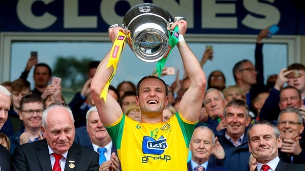 Michael Murphy lifts the Anglo-Celt Cup