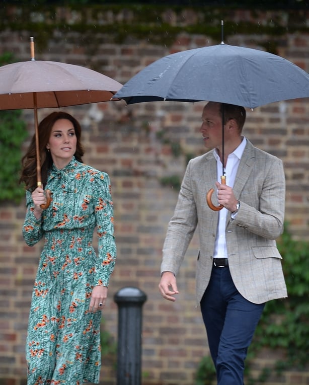 The Duke and Duchess of Cambridge arrive for a visit to the White Garden in Kensington Palace (John Stillwell/PA)