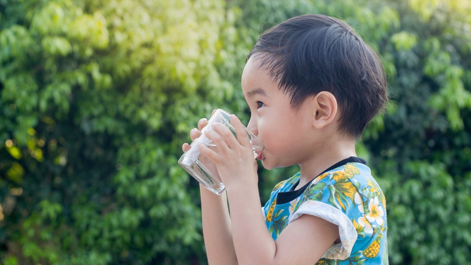 Handy tricks for getting kids to drink water in hot weather