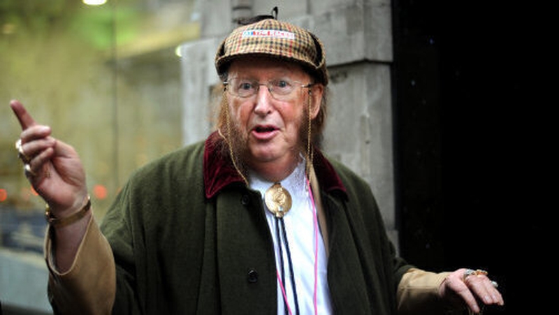 Death announced of racing broadcaster John McCririck