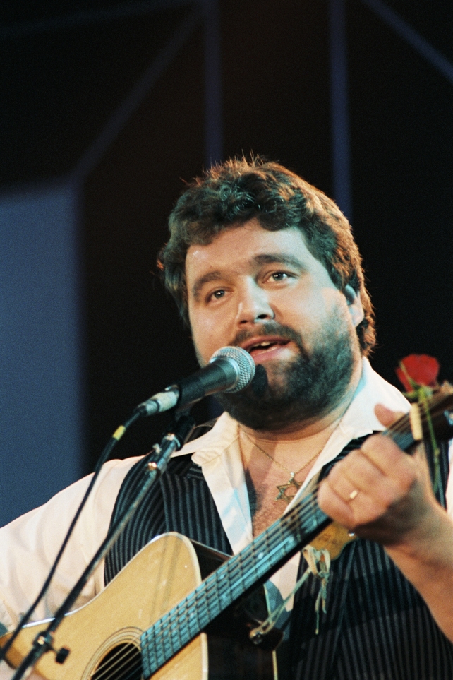 1985: Irish singer/comedian Brendan Grace on stage