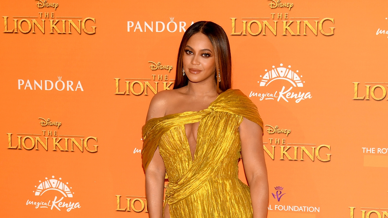 Beyoncé's iconic Vogue portrait bought by US national gallery