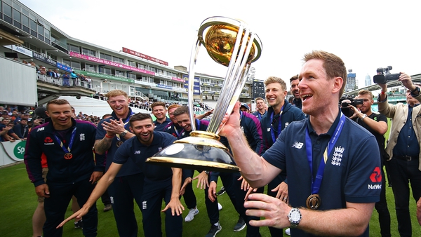 Eoin Morgan with the Cricket World Cup trophy