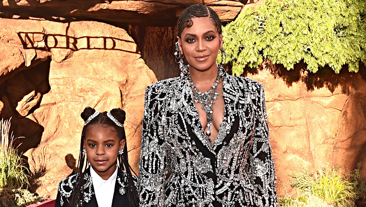 Beyoncé & Blue Ivy Dress Up as Salt-N-Pepa for Halloween