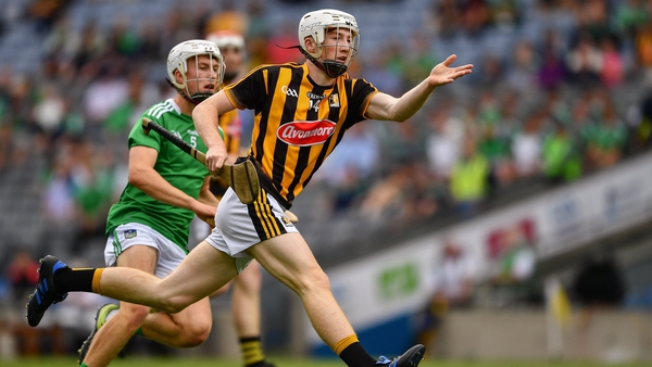 Timmy Clifford of Kilkenny evades Jimmy Quilty of Limerick
