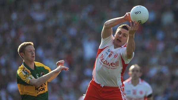 Conor Gormley gets to the ball ahead of Colm Cooper in the 2008 All-Ireland final