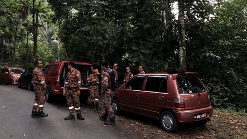 More than 300 people are involved in the search to find Nóra in the dense remote forest