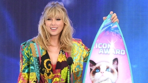 Taylor Swift accepts the first ever Icon award at the Teen Choice Awards