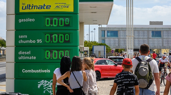 As petrol stations were starting to run dry, the government declared an energy crisis