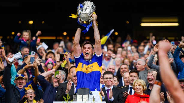 1-2 a scóráil Captaen Thiobraid Árann Séamus Callanan.
