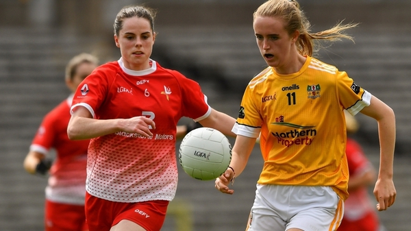 Orla Carr of Antrim and Louth's Michelle McMahon Louth