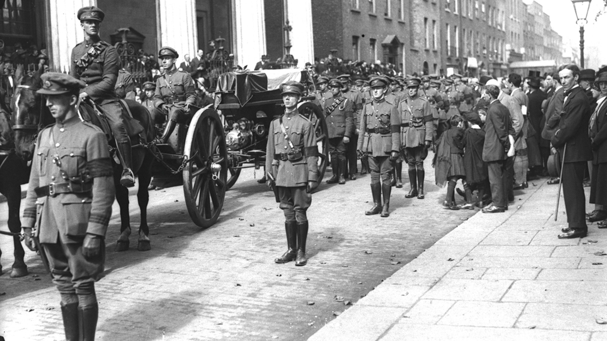 The coffin of Michael Collins on a horse drawn gun carriage, outside the Pro-Cathedral Dublin, on 28 August 1922. Cashman Collection 0505/016