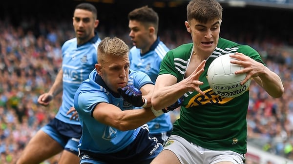 Seán O'Shea of Kerry is tackled by Jonny Cooper