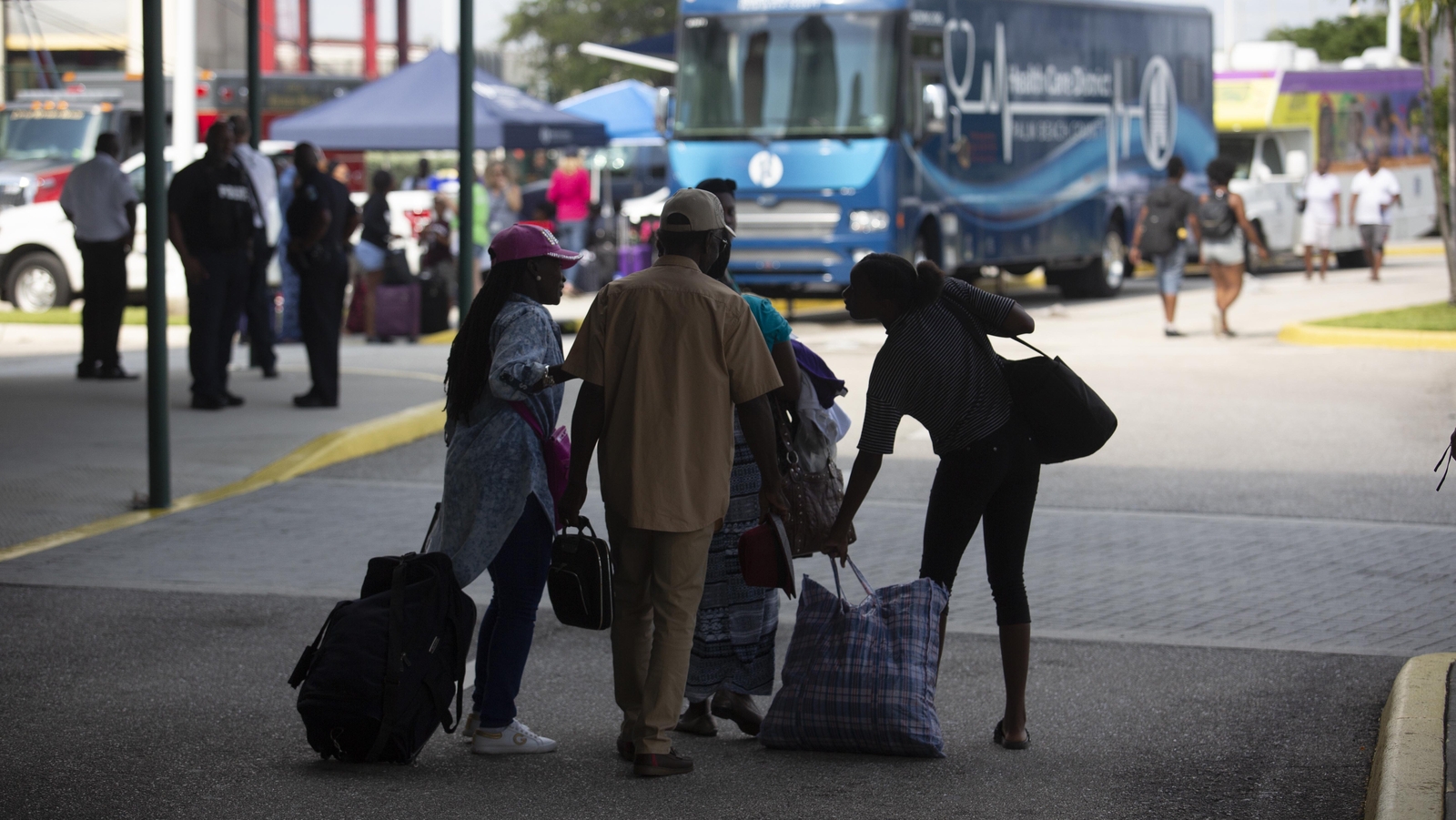 Hundreds of Bahamas evacuees arrive in Florida by ship