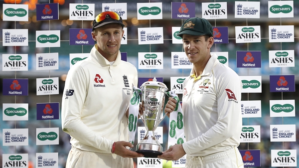 Captains Joe Root and Tim Paine pose with the series trophy at the end of the fifth test