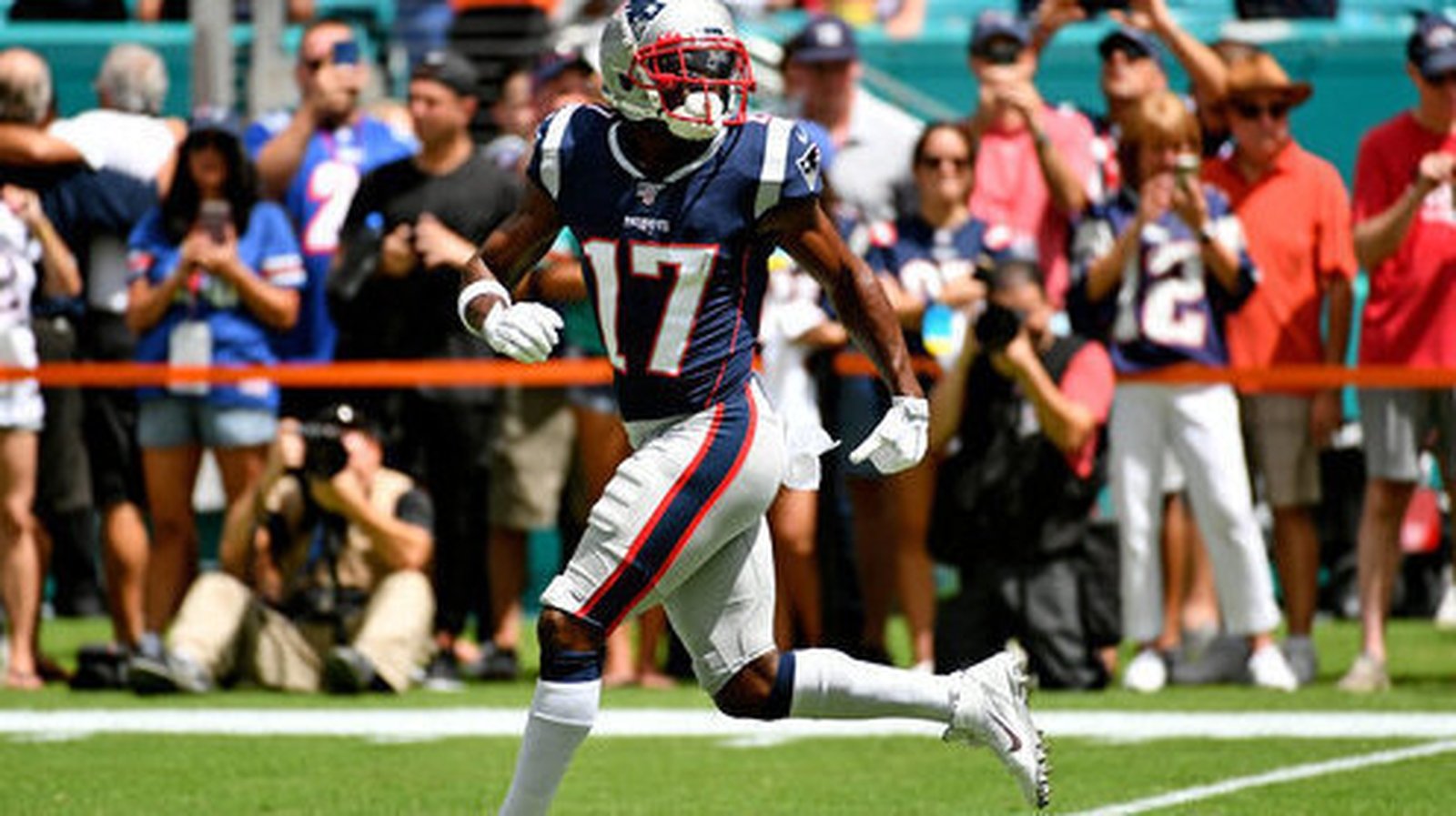 NFL: Brown shines on New England Patriots debut