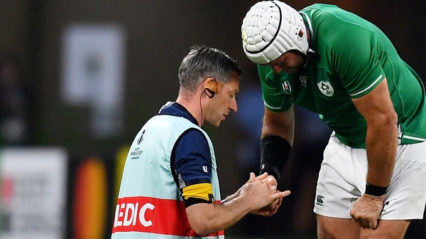 Rory Best receives medical treatment