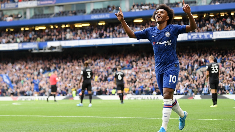 Willian celebrates Chelsea's second at the Brigde