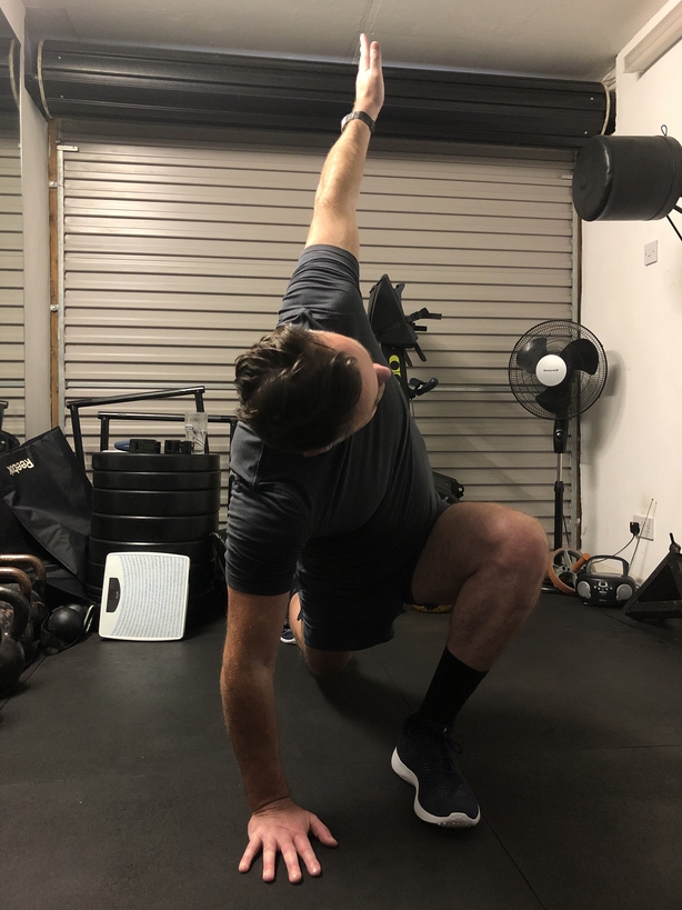 Deep Lunge with Rotatio