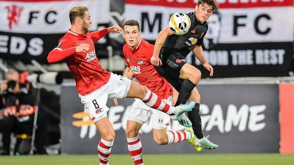 Teun Koopmeiners (L) of AZ Alkmaar competes with Daniel James of Manchester United for the ball