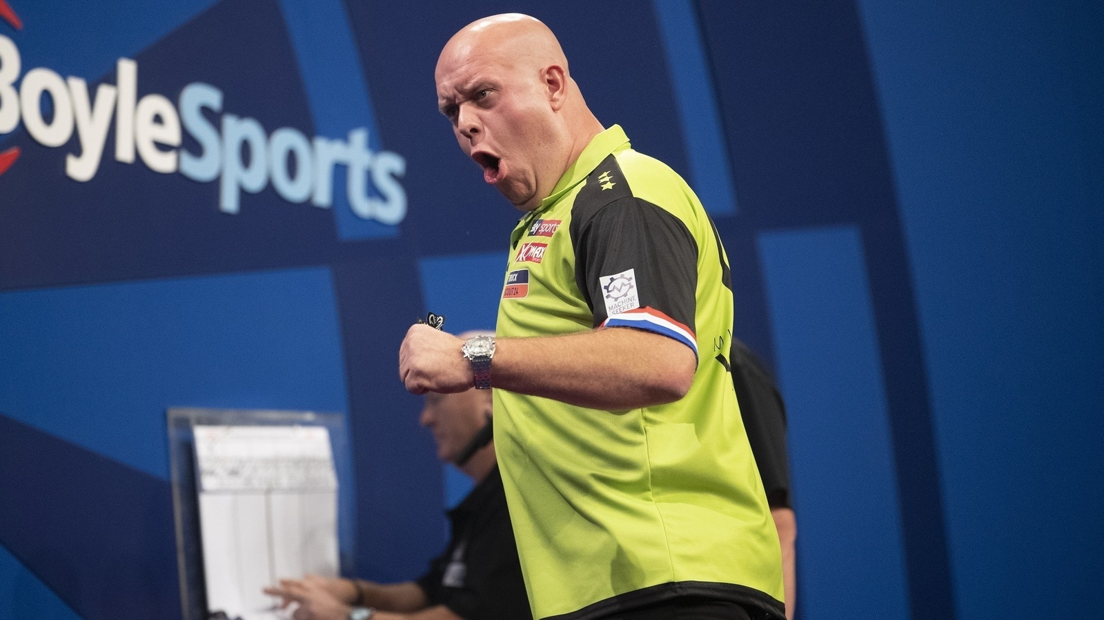 Van Gerwen storms into Grand Prix quarters